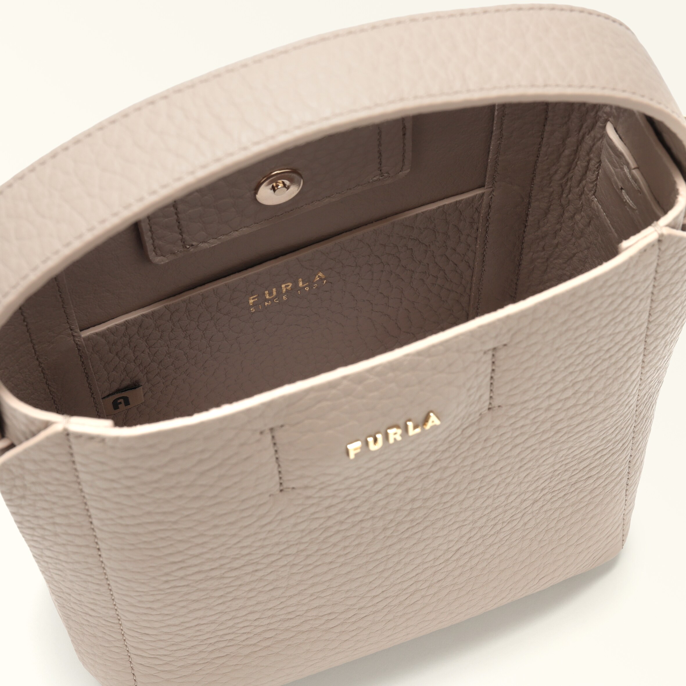 FULRA カプリッチョ　M トップハンドル　美品 Yahoo!オークション - 超美品 FURLA フルラ カプリッチョ M ホーボー
