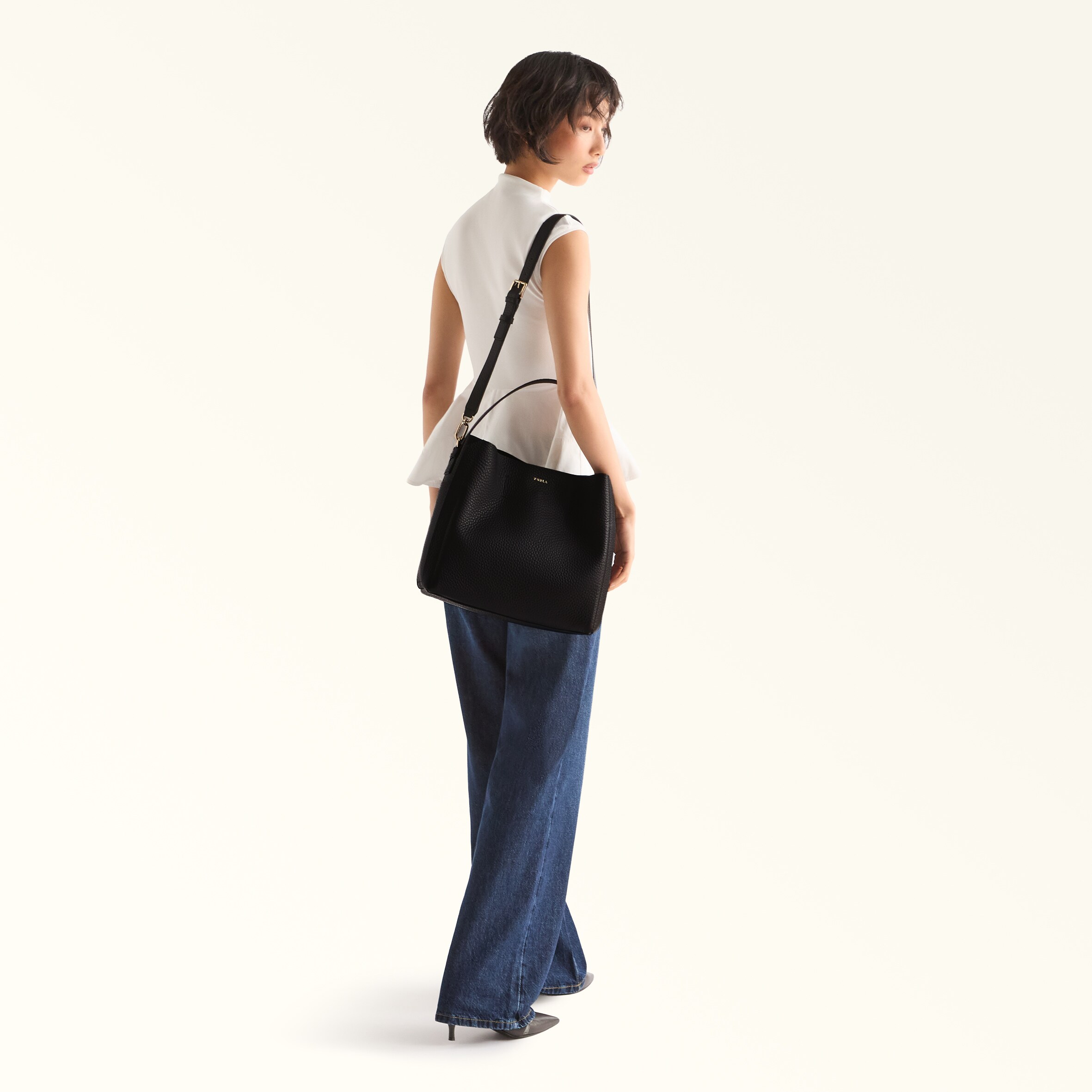 最終値下げ 美品 FURLA カプリッチョL ショルダーバッグ ショルダーバッグ NERO Furla Capriccio | Furla JP
