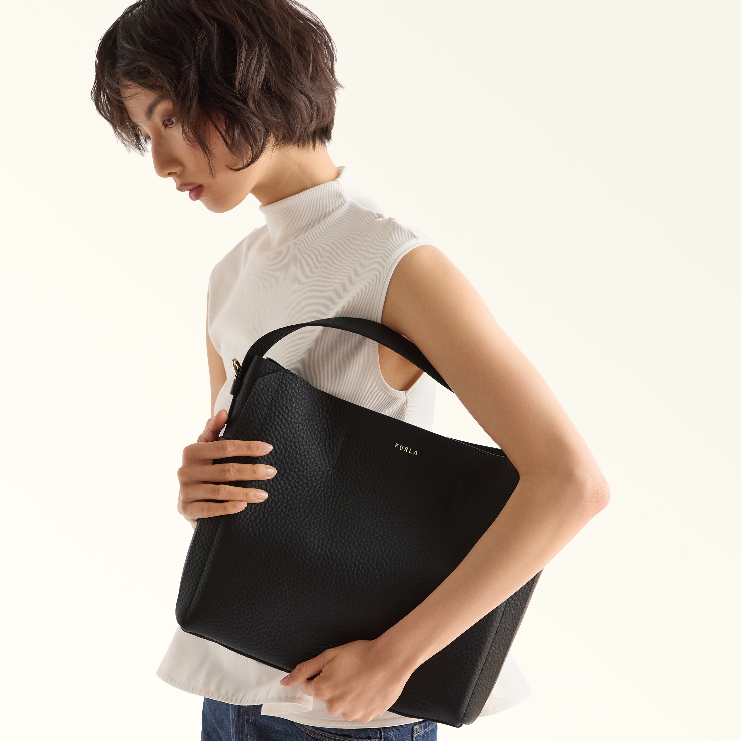 ショルダーバッグ NERO Furla Capriccio | Furla JP