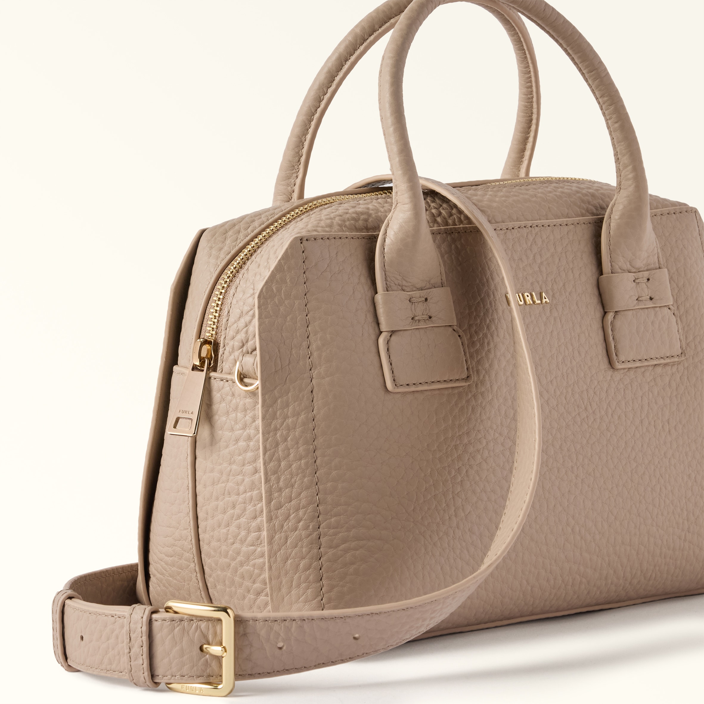 新品・未使用♡フルラ サッチェル 大人気色SABBIA♡ FURLA - 新品・未使用♡フルラ サッチェル 大人気色SABBIA♡の通販 by