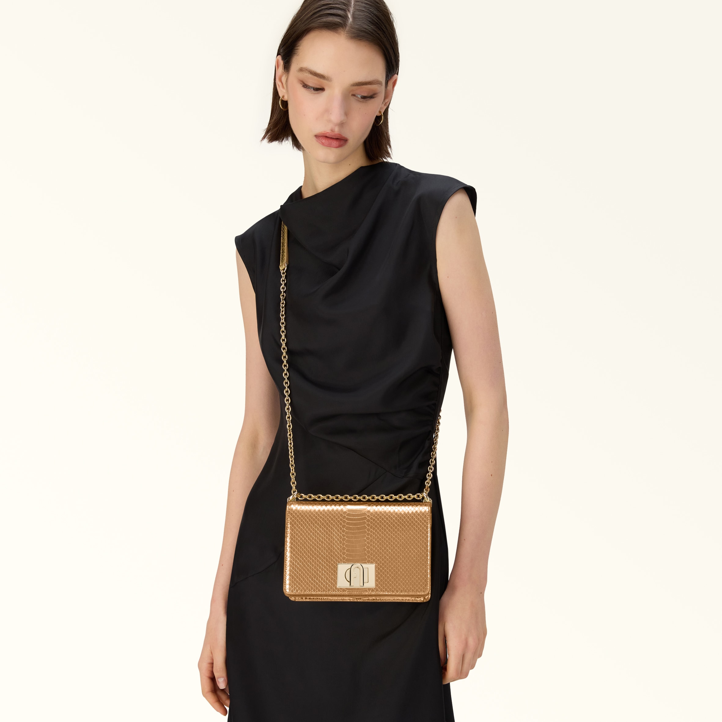 美品✨FURLA 1927 ミニ クロスボディ ロゴ ターンロック ゴールド金具 フルラ 1927 (Furla 1927) ミニクロスボディ（ショルダーバッグ