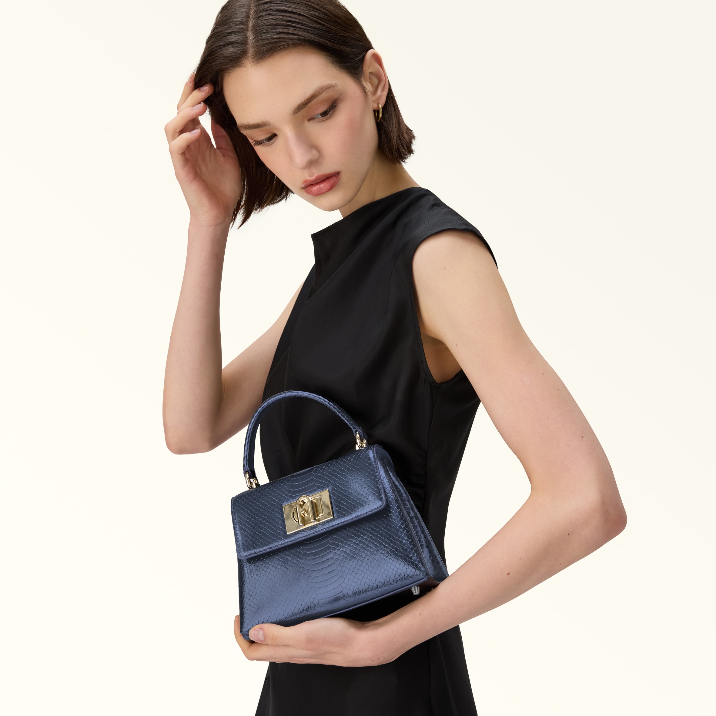 UMI☆です！FURLA ハイパーM nami様】FURLA パイパー M 2way ハンドバッグ ショルダーバッグ 【公式