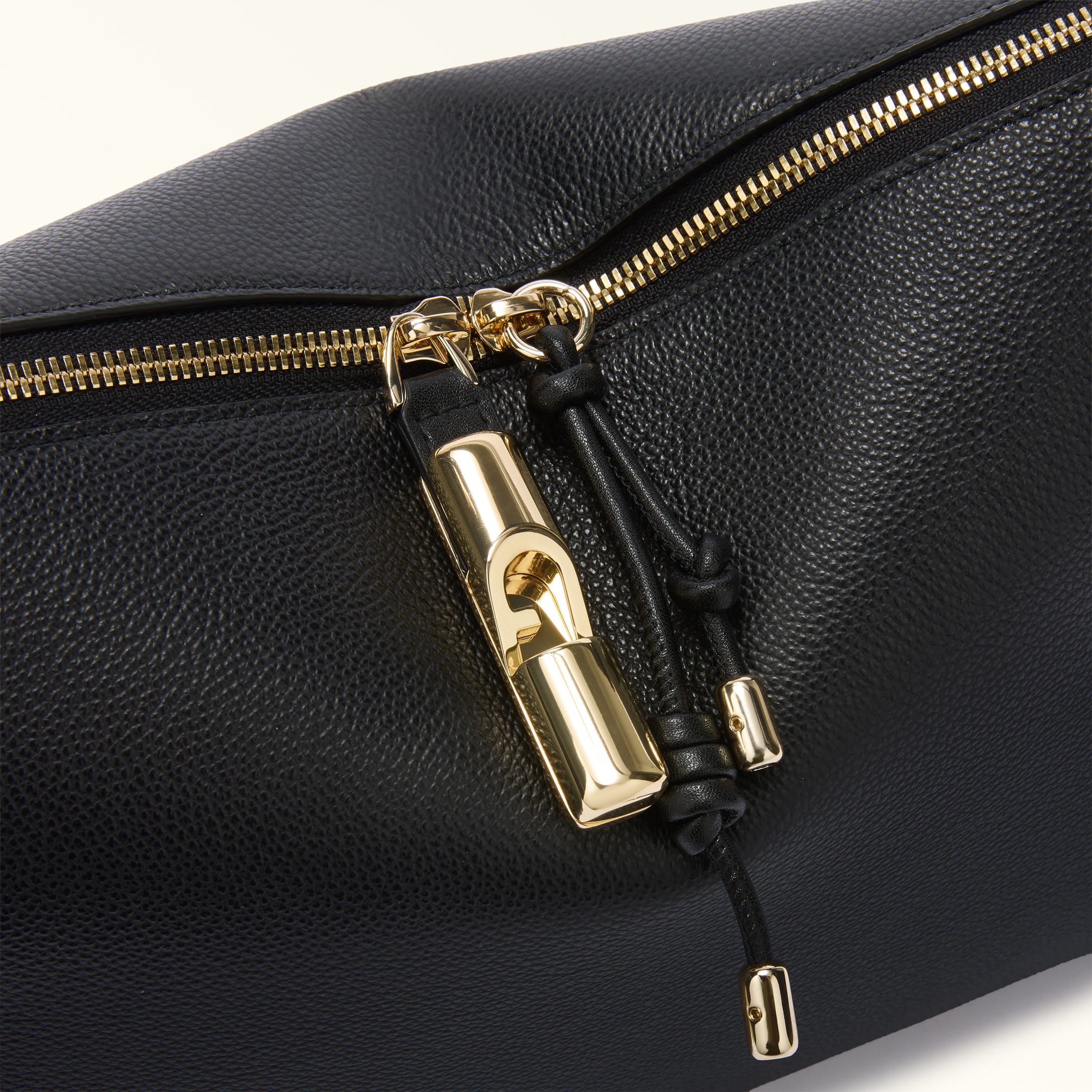 Shoulder Bag M NERO Furla Debby | Furla US