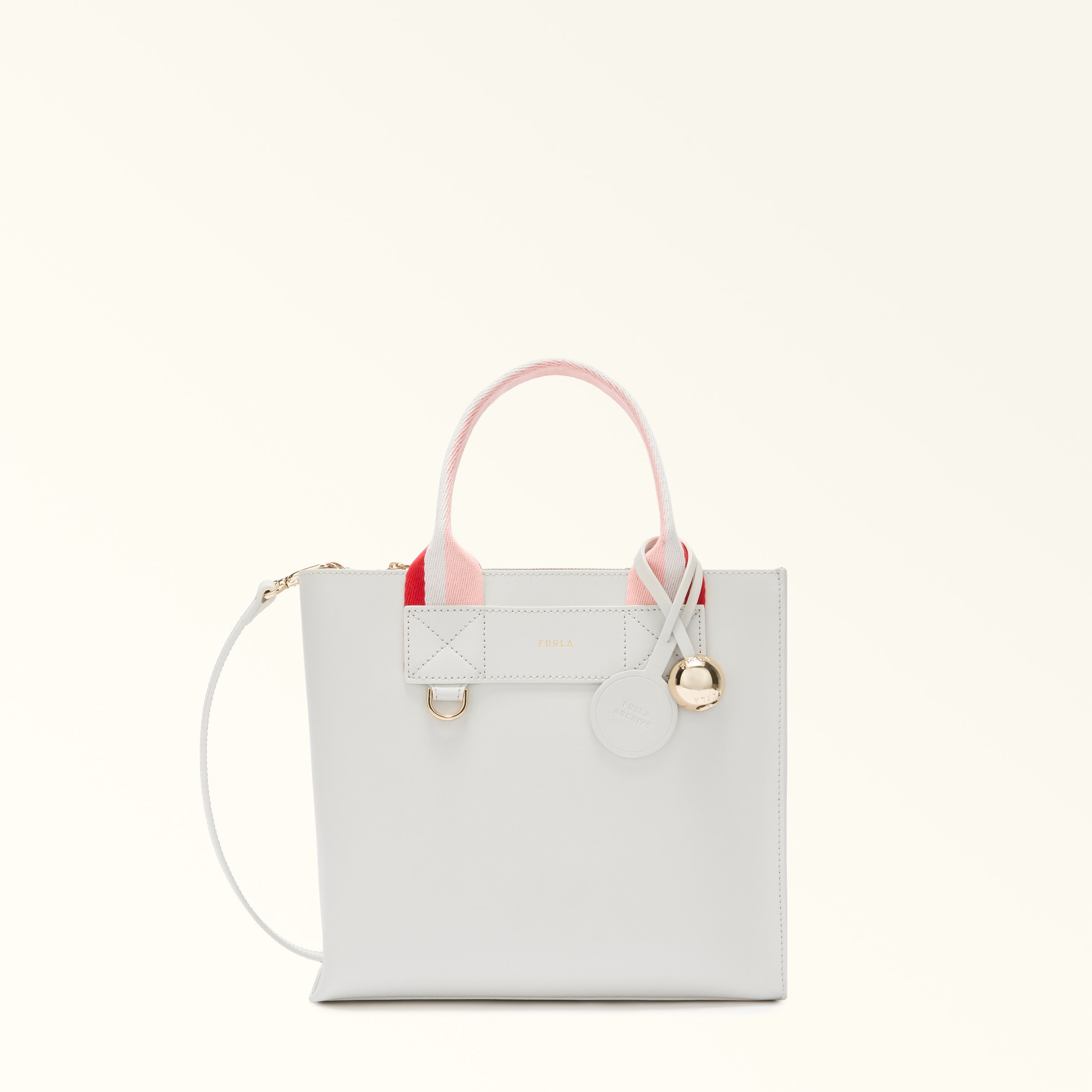 FURLA ショルダーバッグ　ホワイト　クロスボディーポーチ　キルティング フルラ ショルダーバッグ/クロスボディ/カメラバッグ バッグ