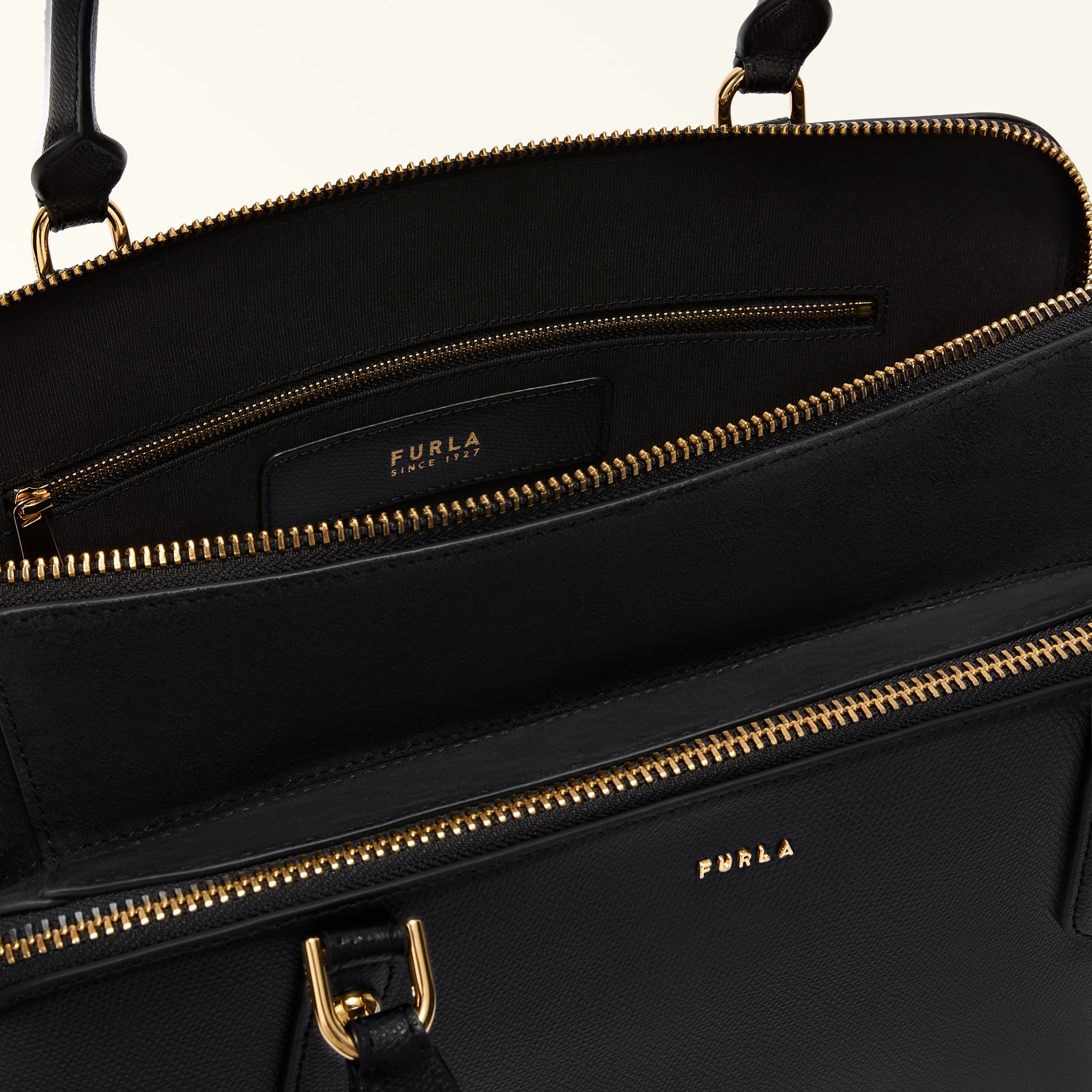 【 FURLA 】ジュリア (BLACK) Boston Bag L NERO Furla Giulia | Furla US