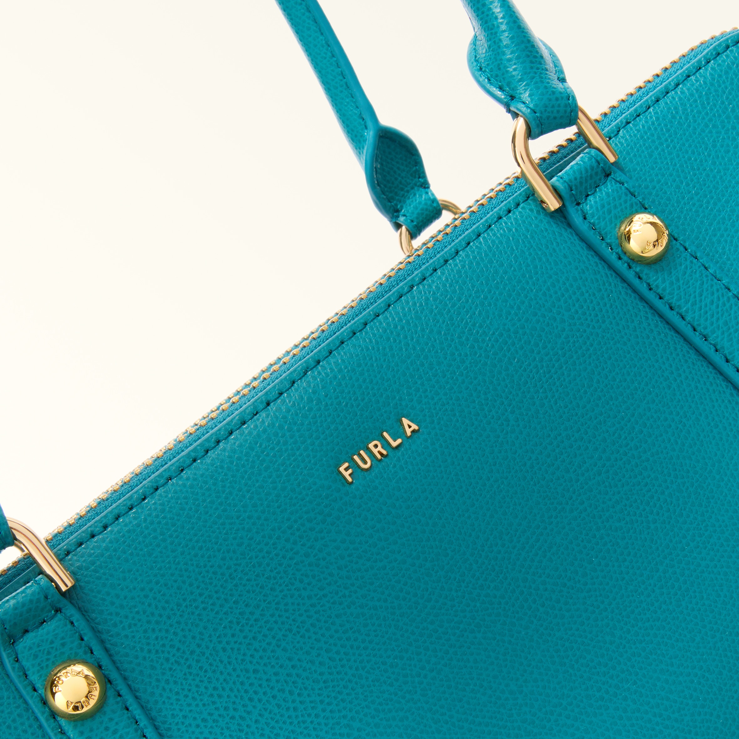 FURLA GIULIA 小背包 M