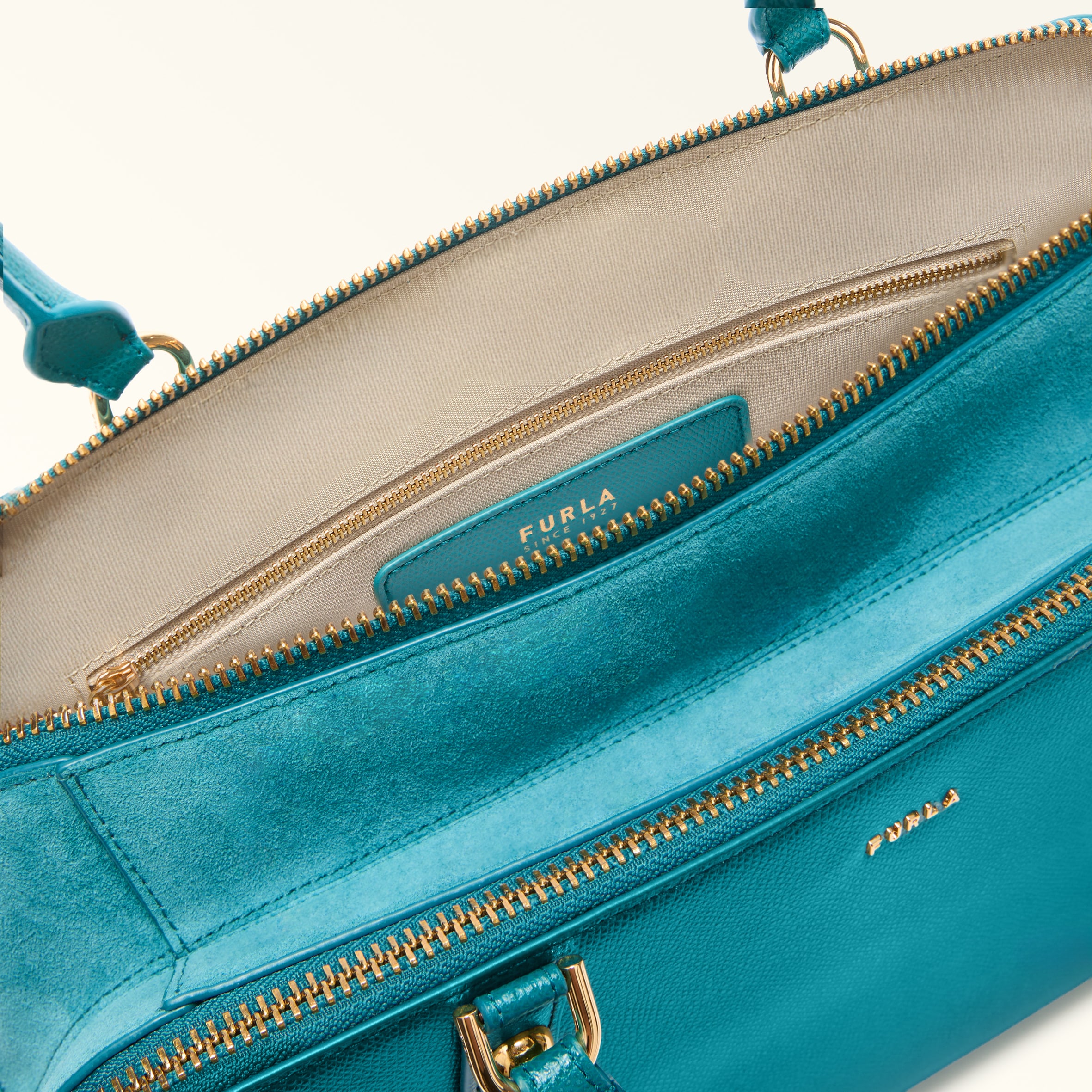 FURLA GIULIA 小背包 M