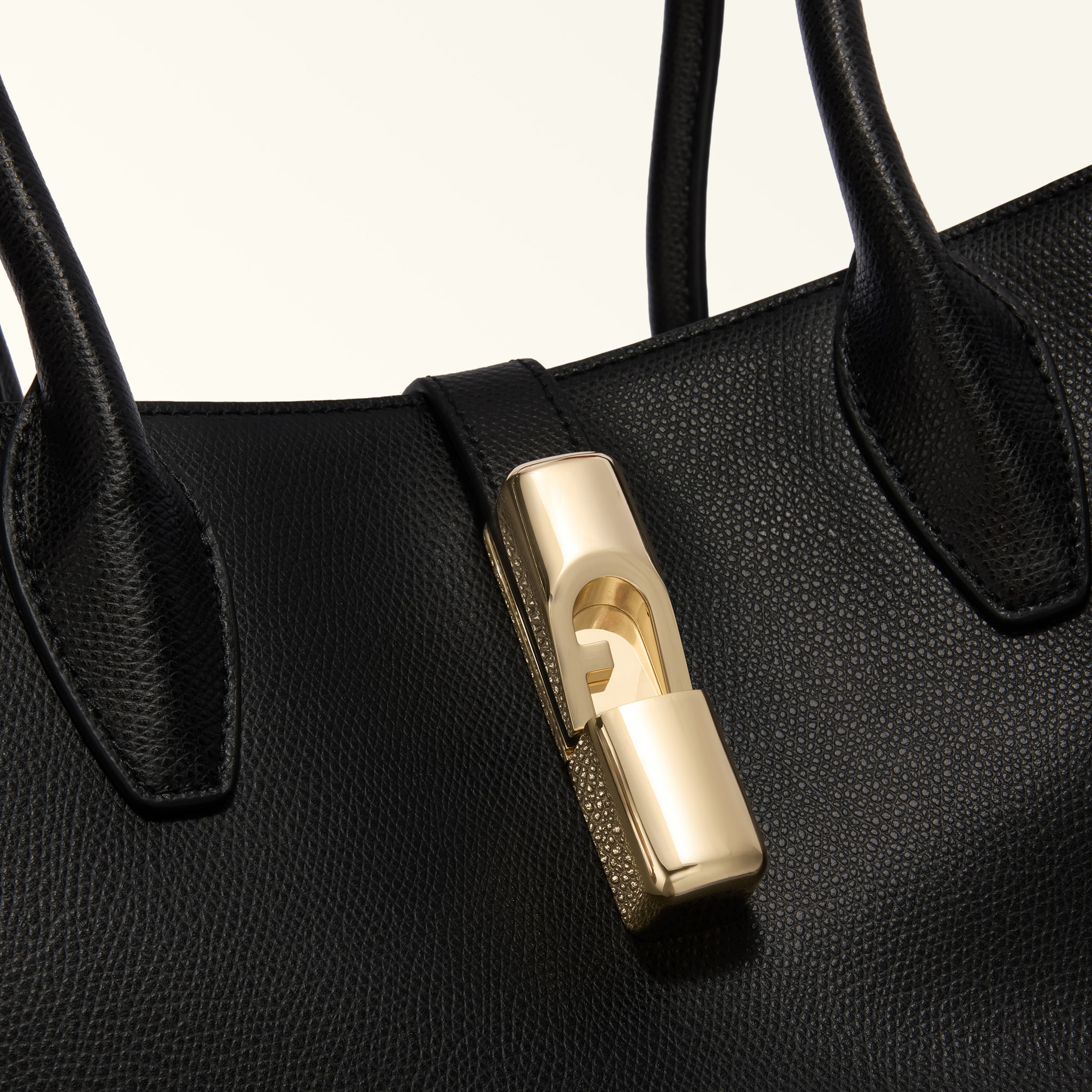 トートバッグ M NERO Furla Goccia | Furla JP