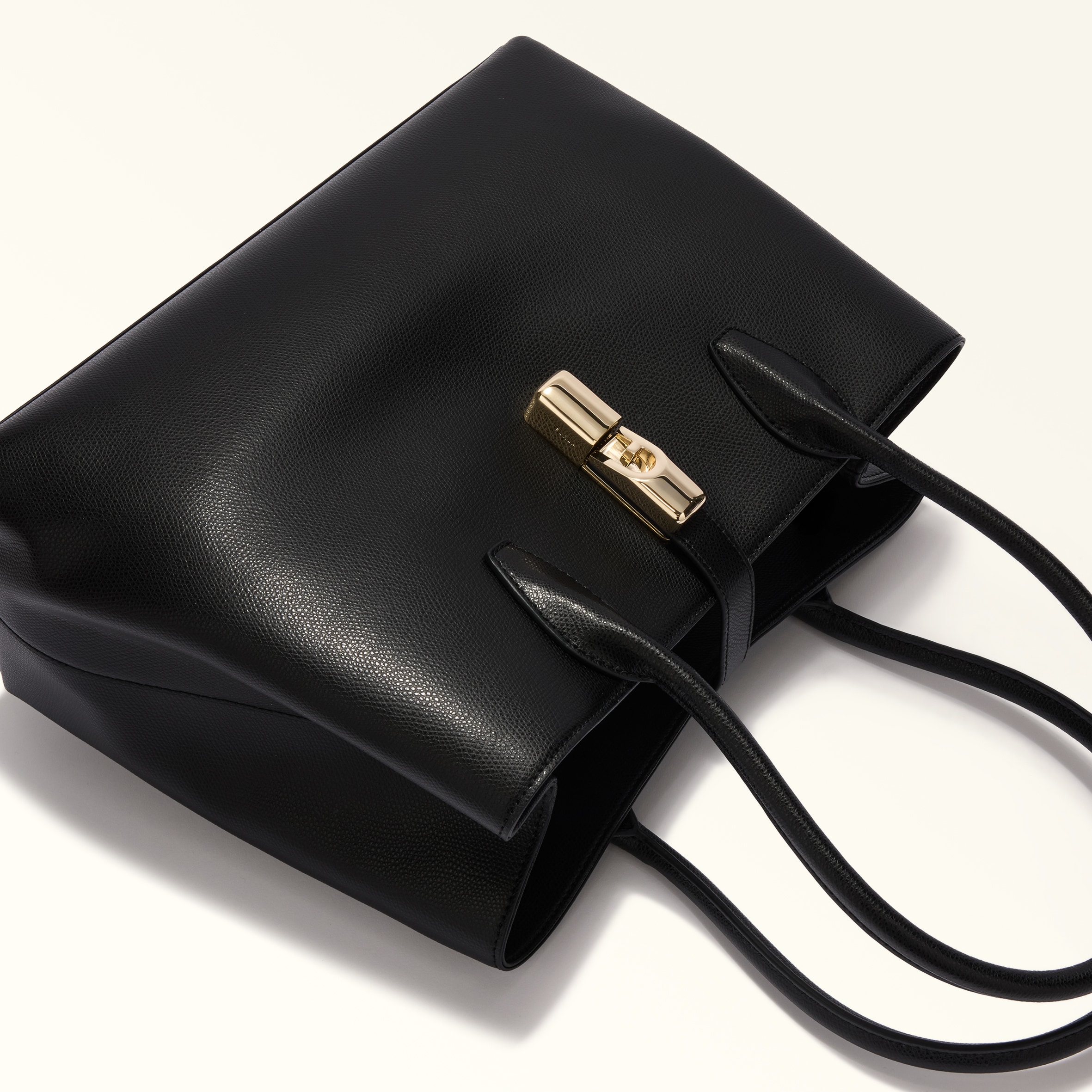 トートバッグ M NERO Furla Goccia | Furla JP
