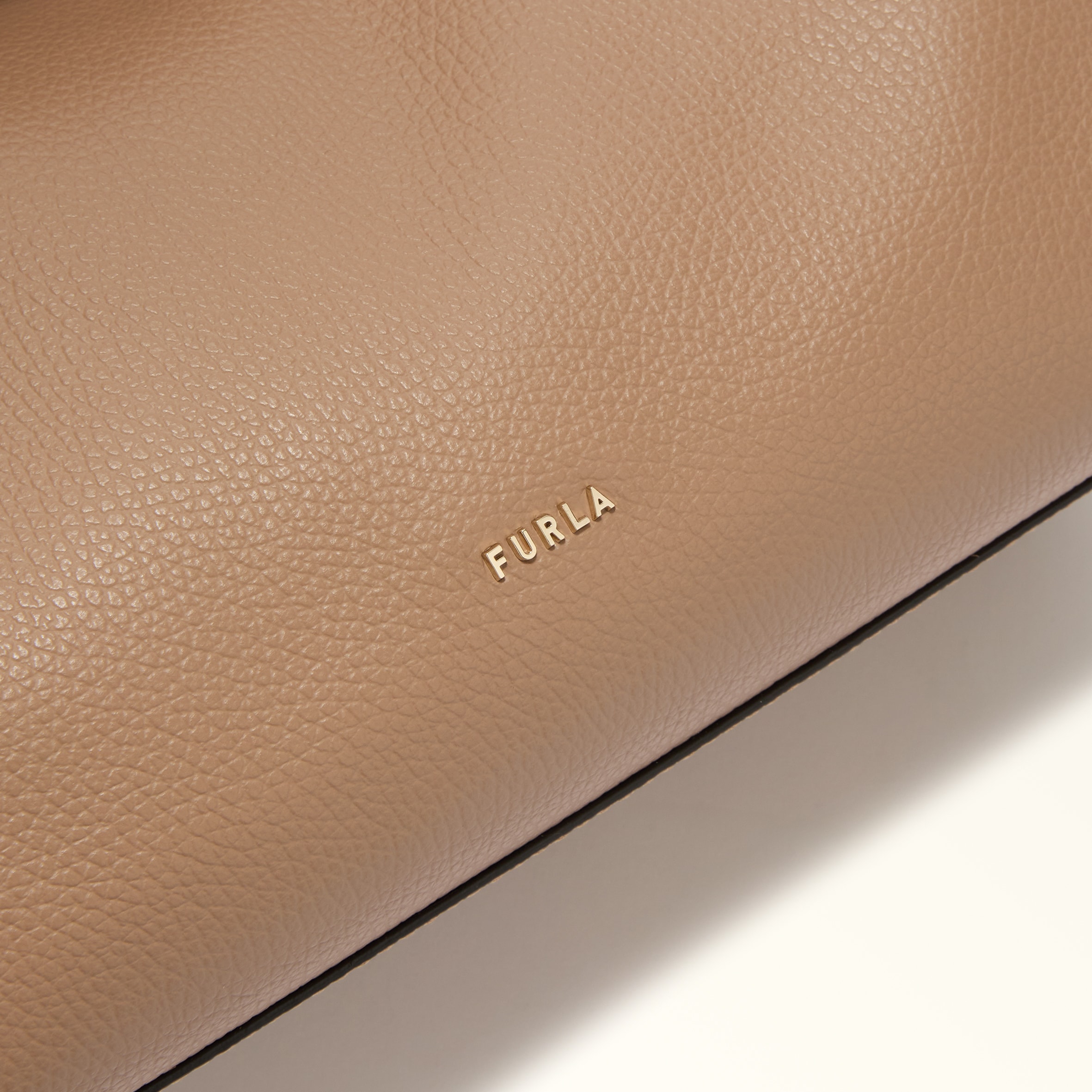 FURLA LARA 水饺包 M