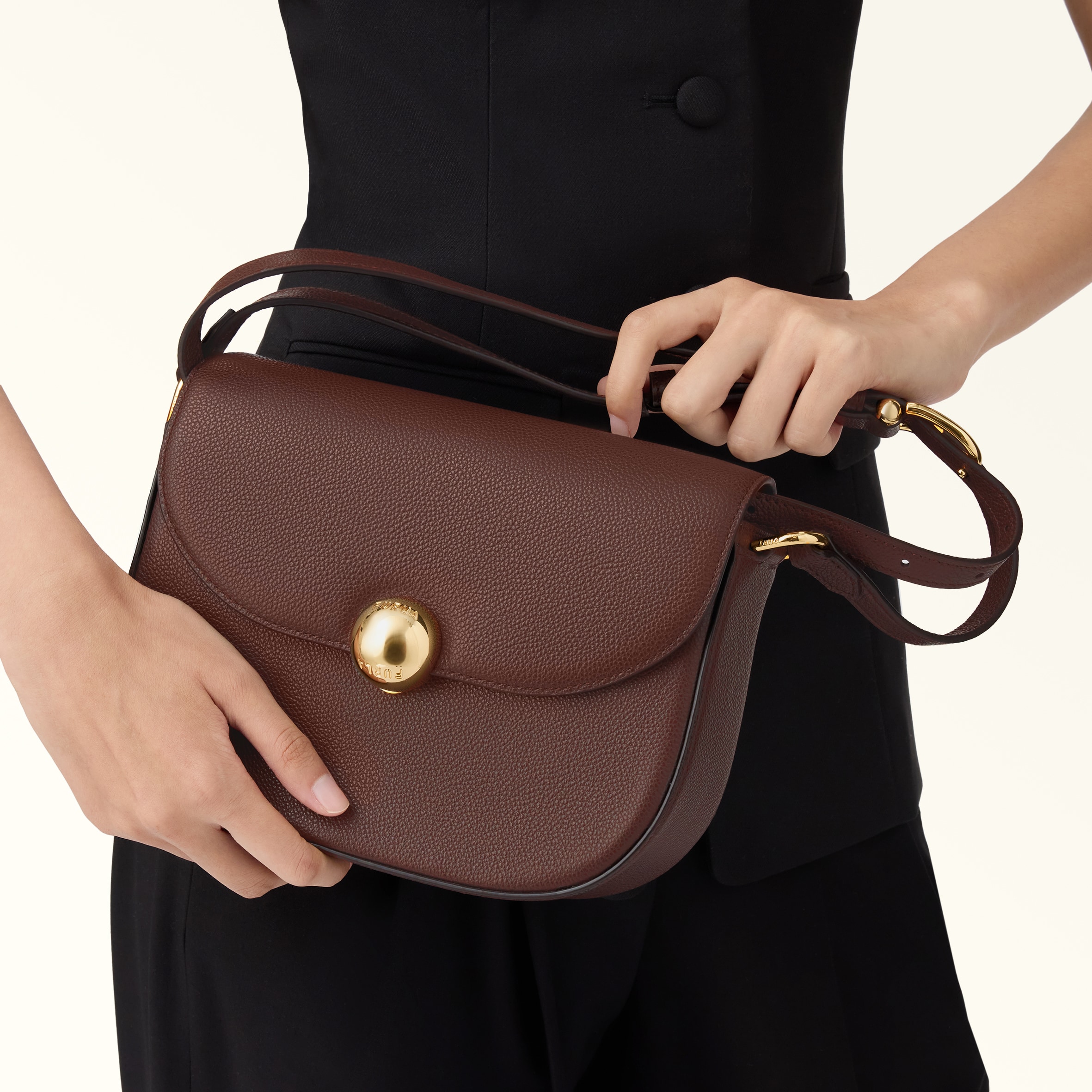 FURLA ココアブラウン ショルダーバッグ Crossbody S CIOCCOLATO Furla Moonlight | Furla US