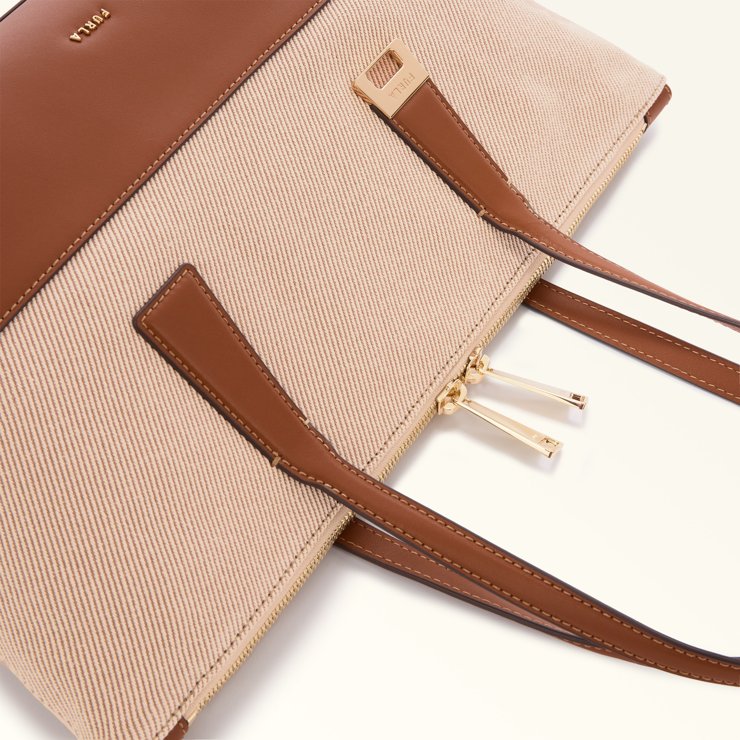 Tote M TONI COGNAC Furla Olivia | Furla US