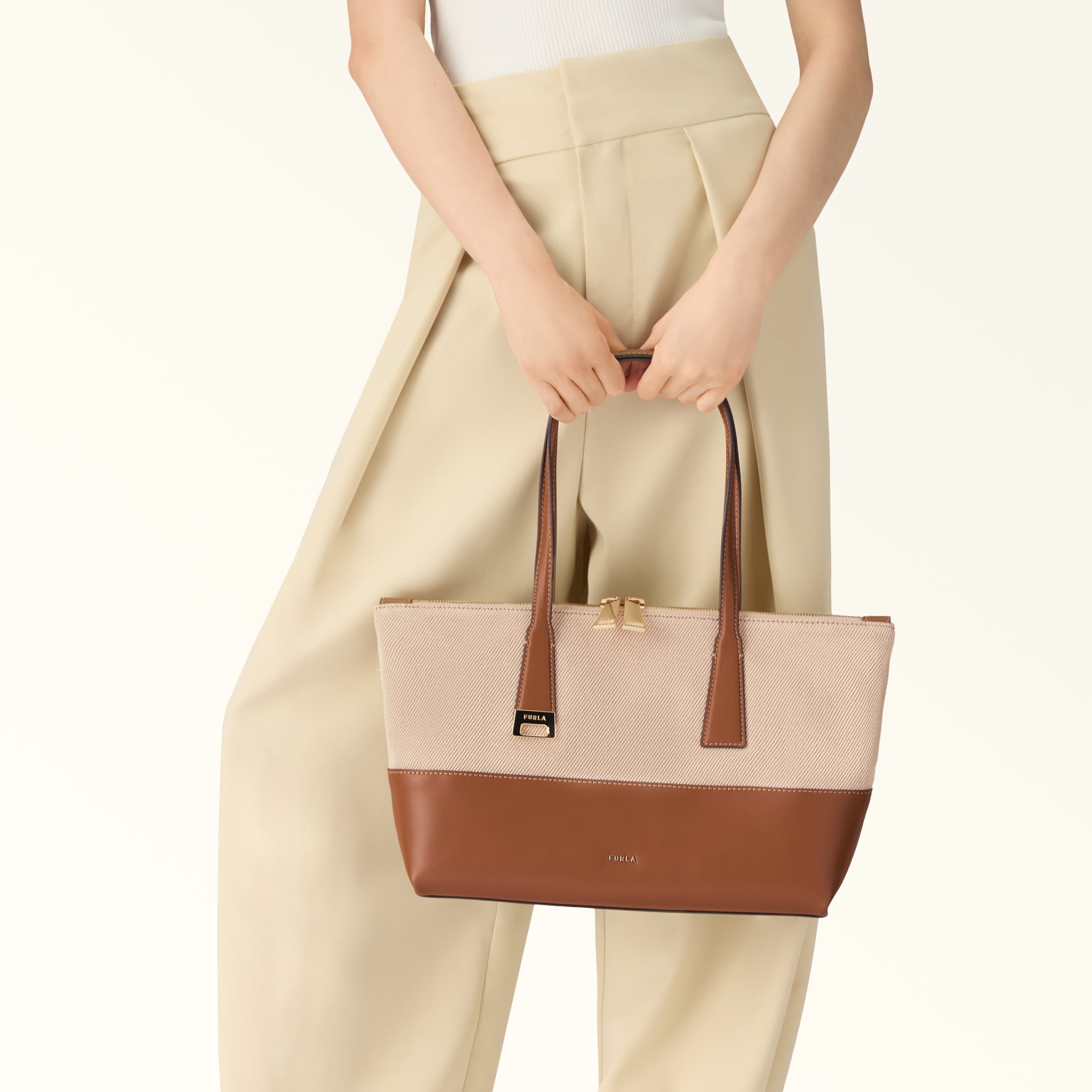 Tote M TONI COGNAC Furla Olivia | Furla US