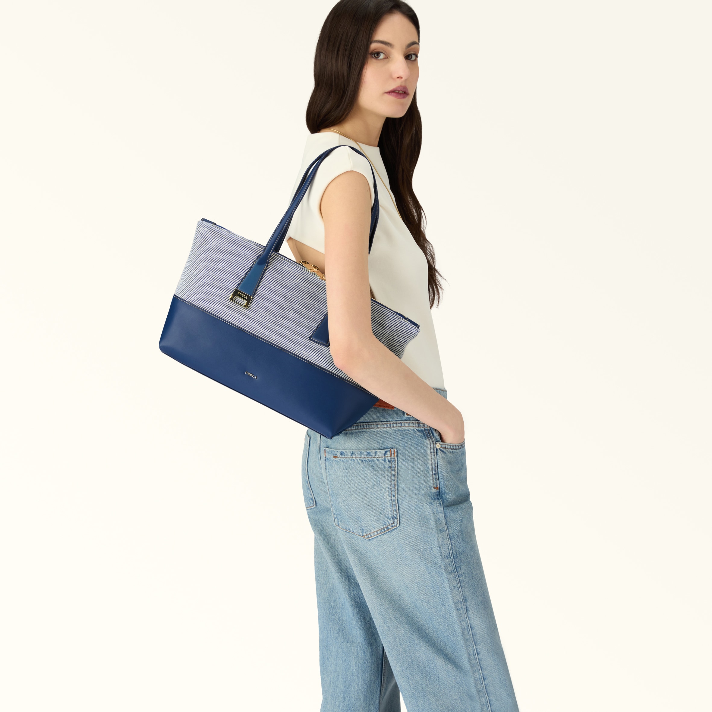 美品☆FURLA☆OLIVIA　ショルダーバッグ　ネイビー Tote L TONI INDIGO Furla Olivia | Furla US