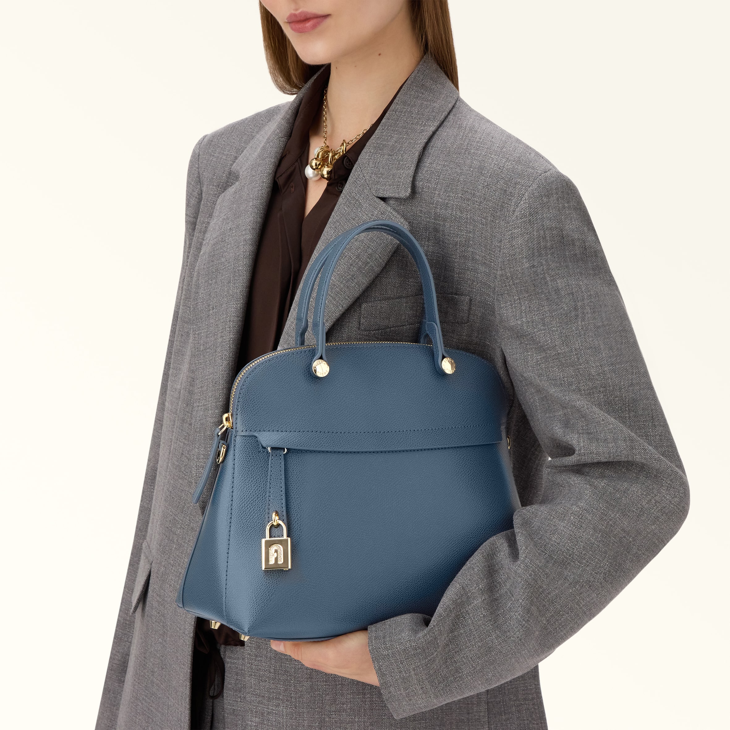 フルラ パイパー M 楽天市場】フルラ パイパー ショルダーバッグ PIPER M DOME BFK9 ARE