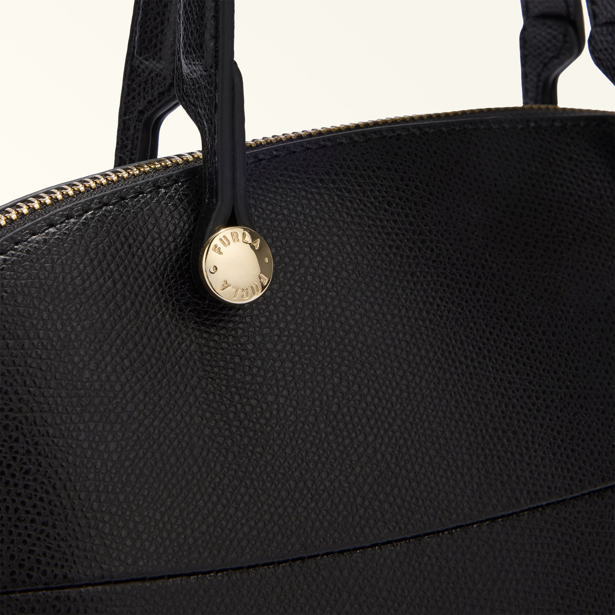 ハンドバッグ M NERO Furla Piper | Furla JP