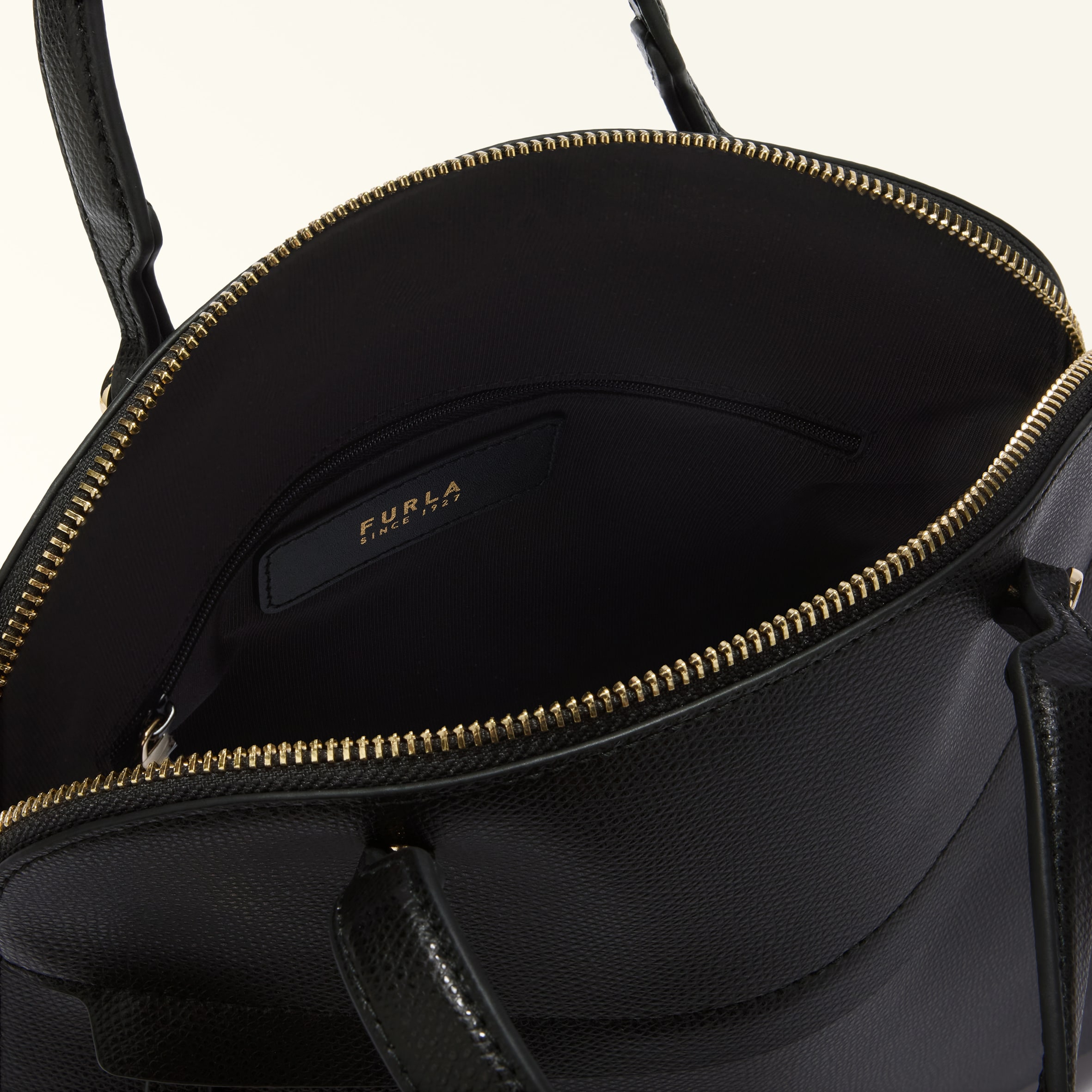 ハンドバッグ M NERO Furla Piper | Furla JP