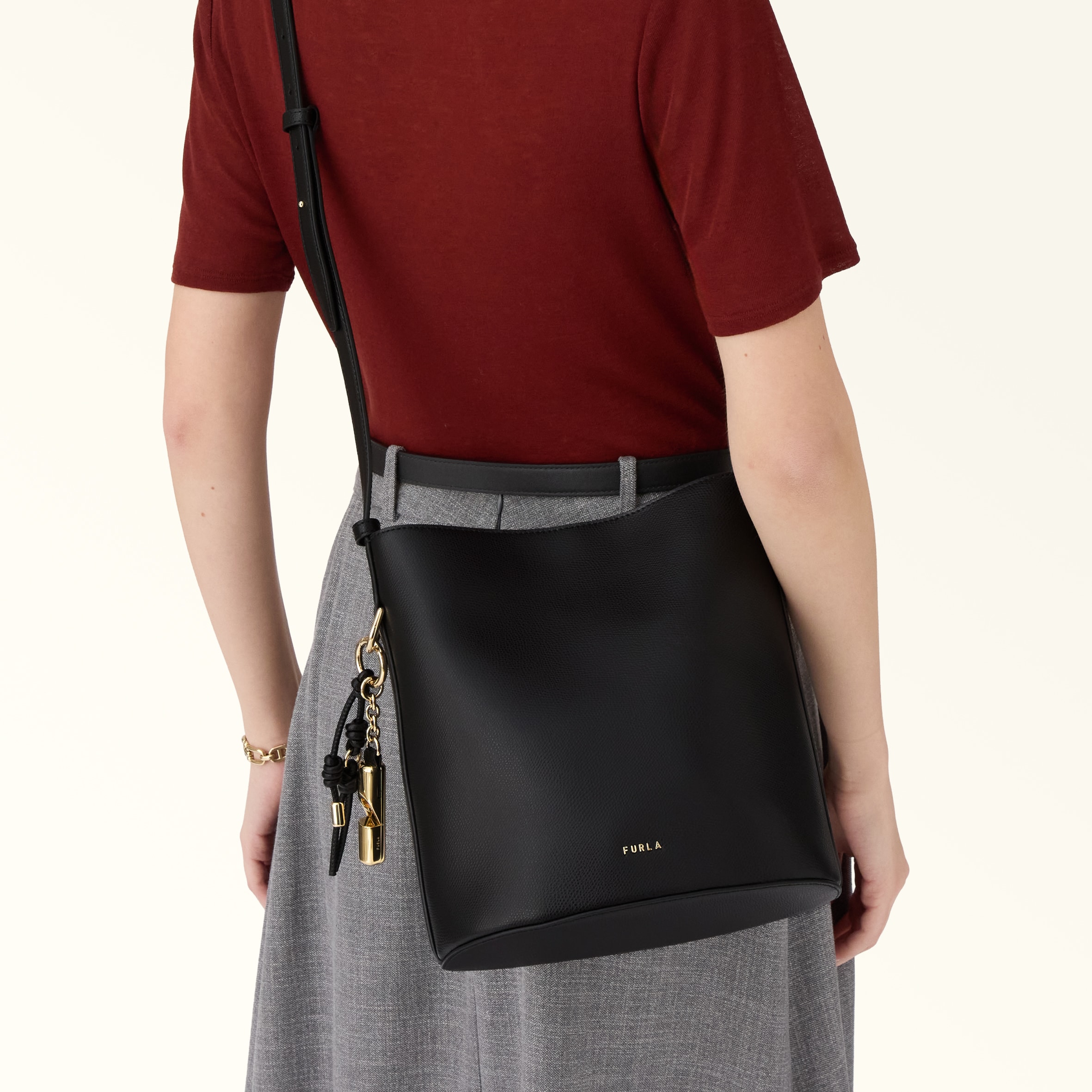 バケットバッグ S NERO Furla Roxie | Furla JP