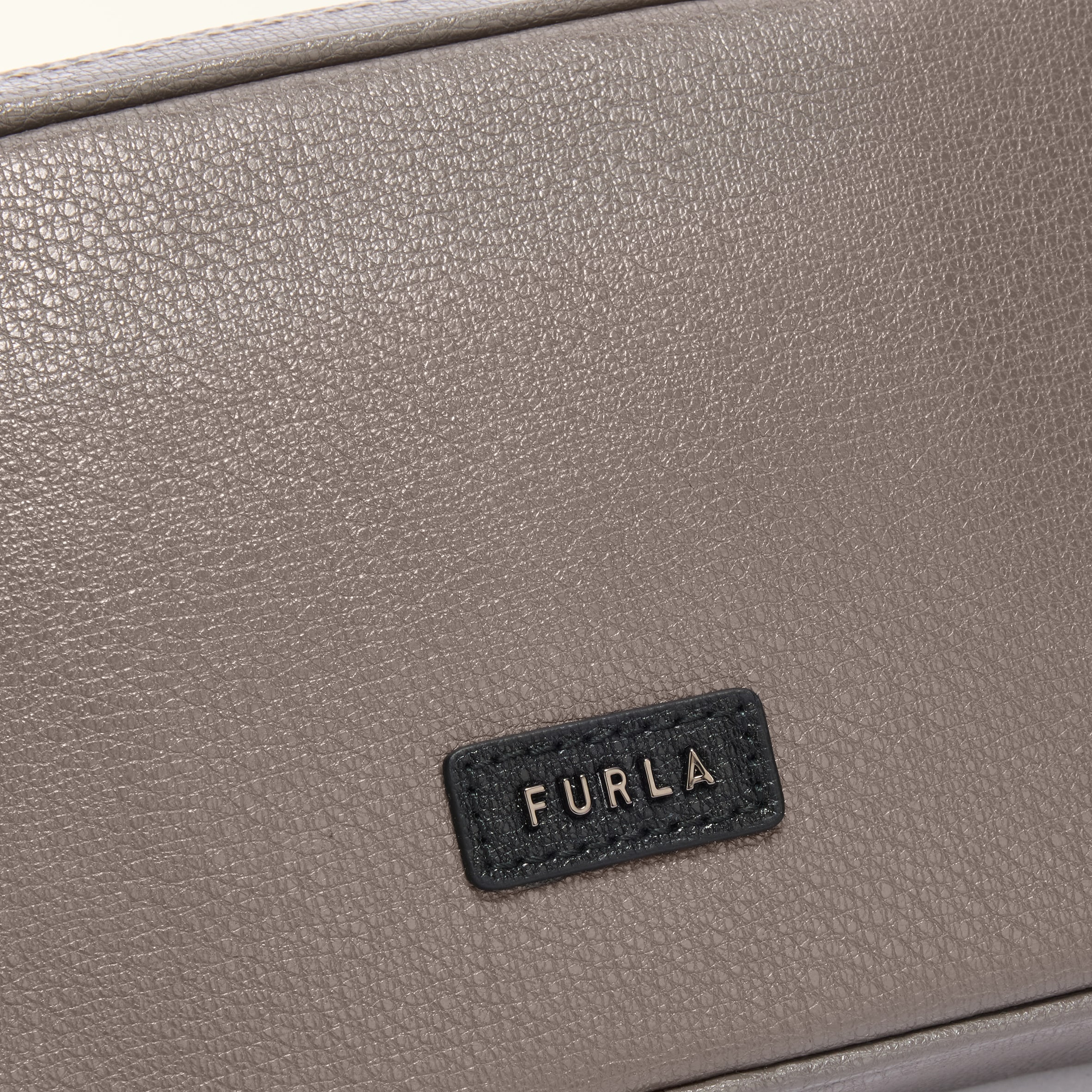 クロスボディ MINI URBAN GRAY+NERO Furla Man Cosmo | Furla JP