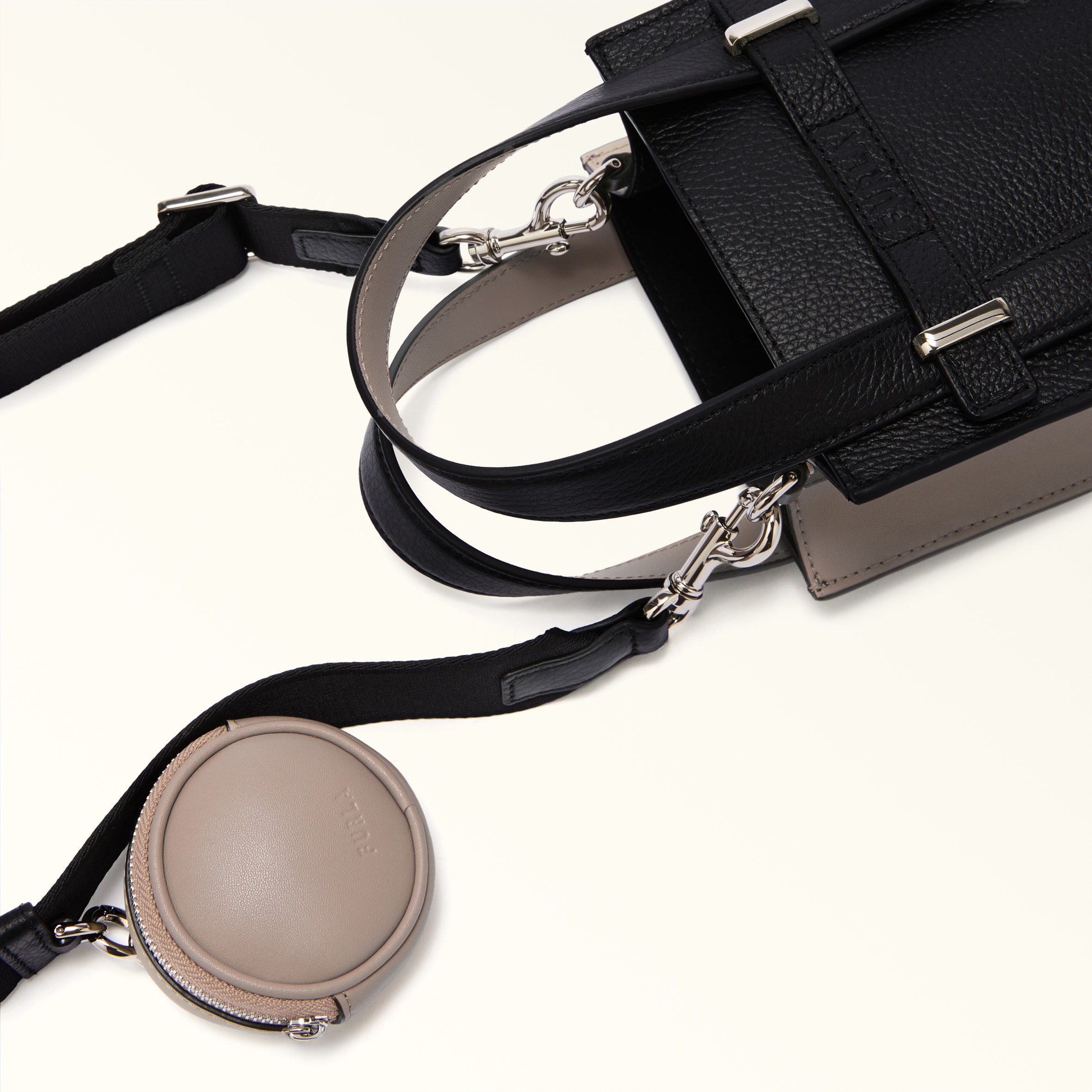 【新品 未使用品】FURLA UOMO フルラ ボストンバッグ　ストラップ付き クロスボディ MINI NERO+LINEN Furla Man Giove | Furla JP