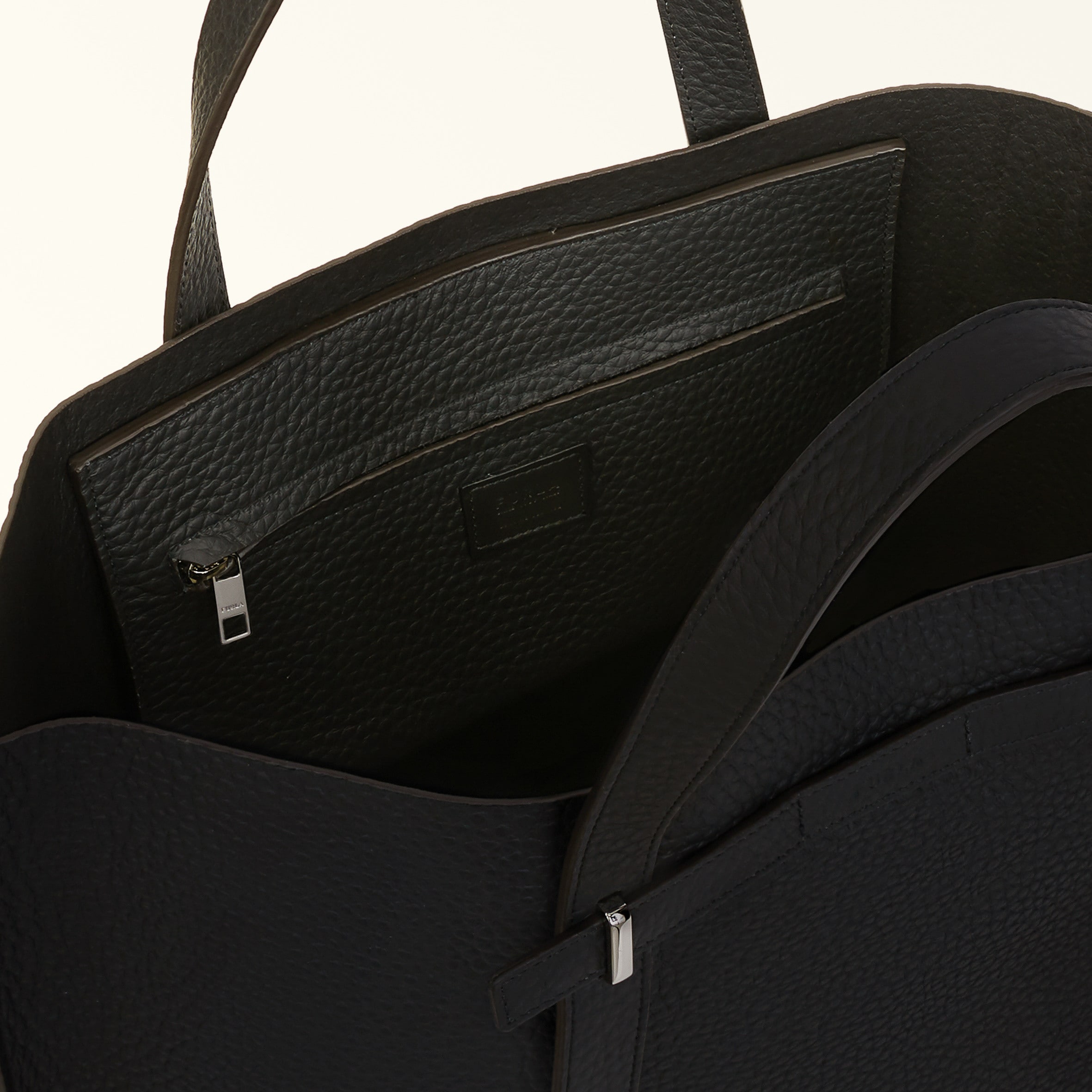 Sites-furla-us-Site