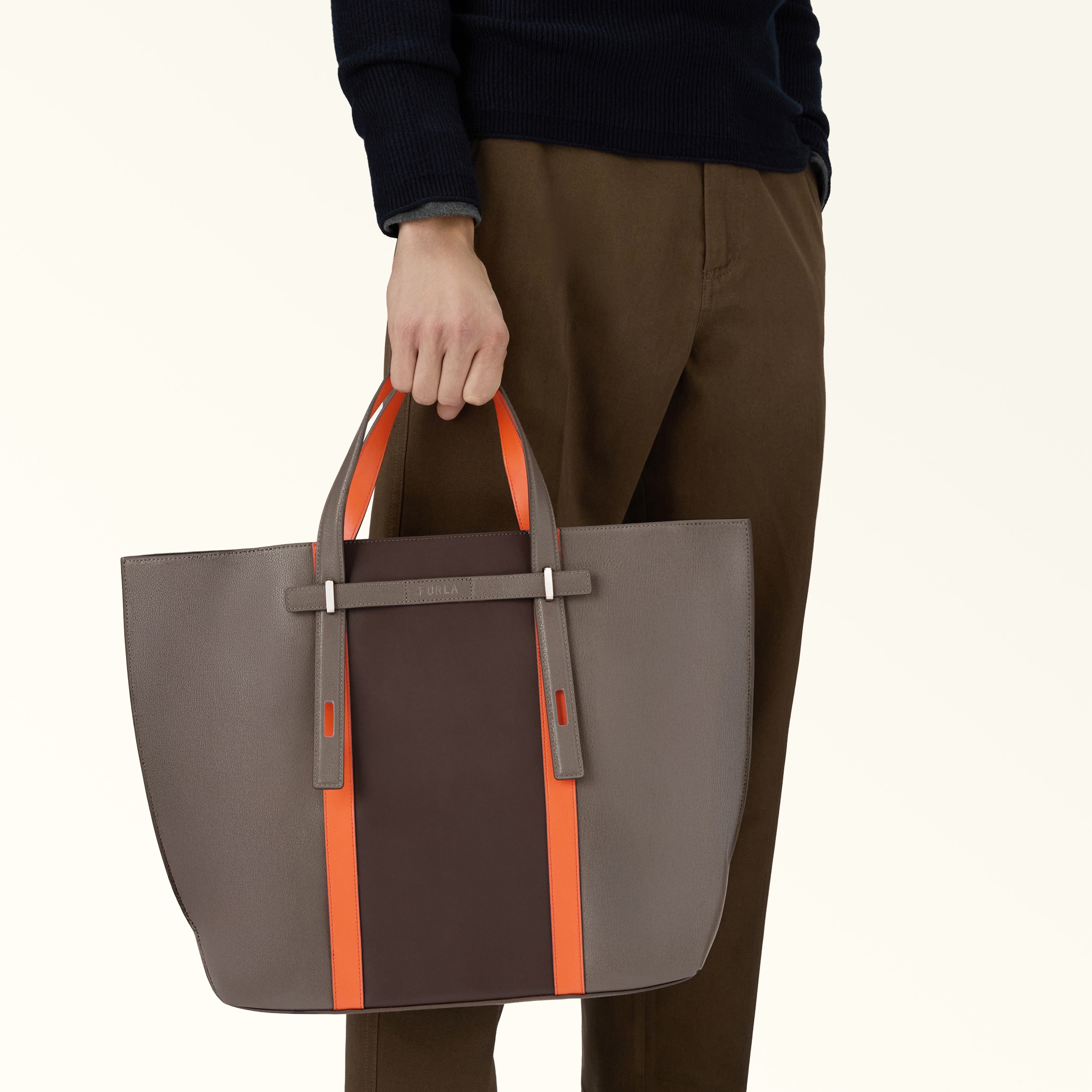 トートバッグ XL TONI URBAN GRAY+PAPRIKA Furla Man Giove | Furla JP
