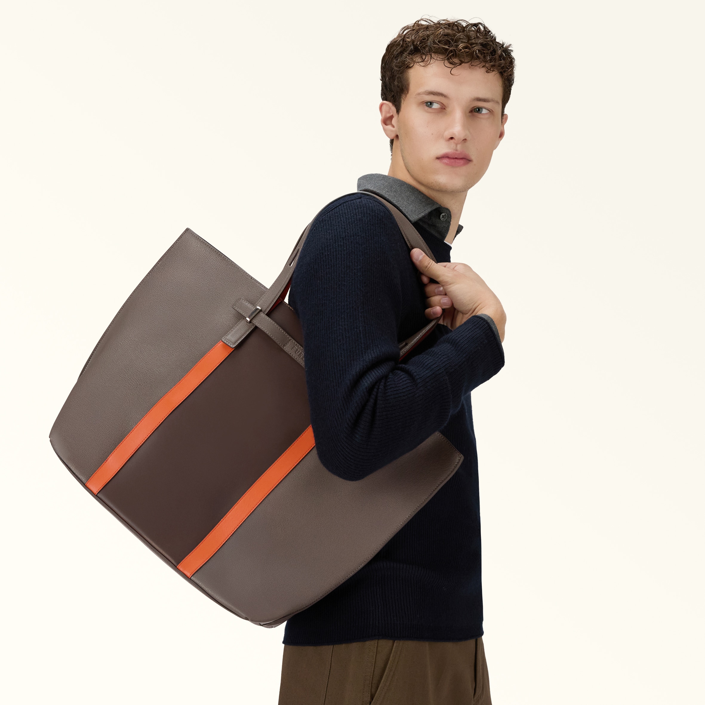 トートバッグ XL TONI URBAN GRAY+PAPRIKA Furla Man Giove | Furla JP