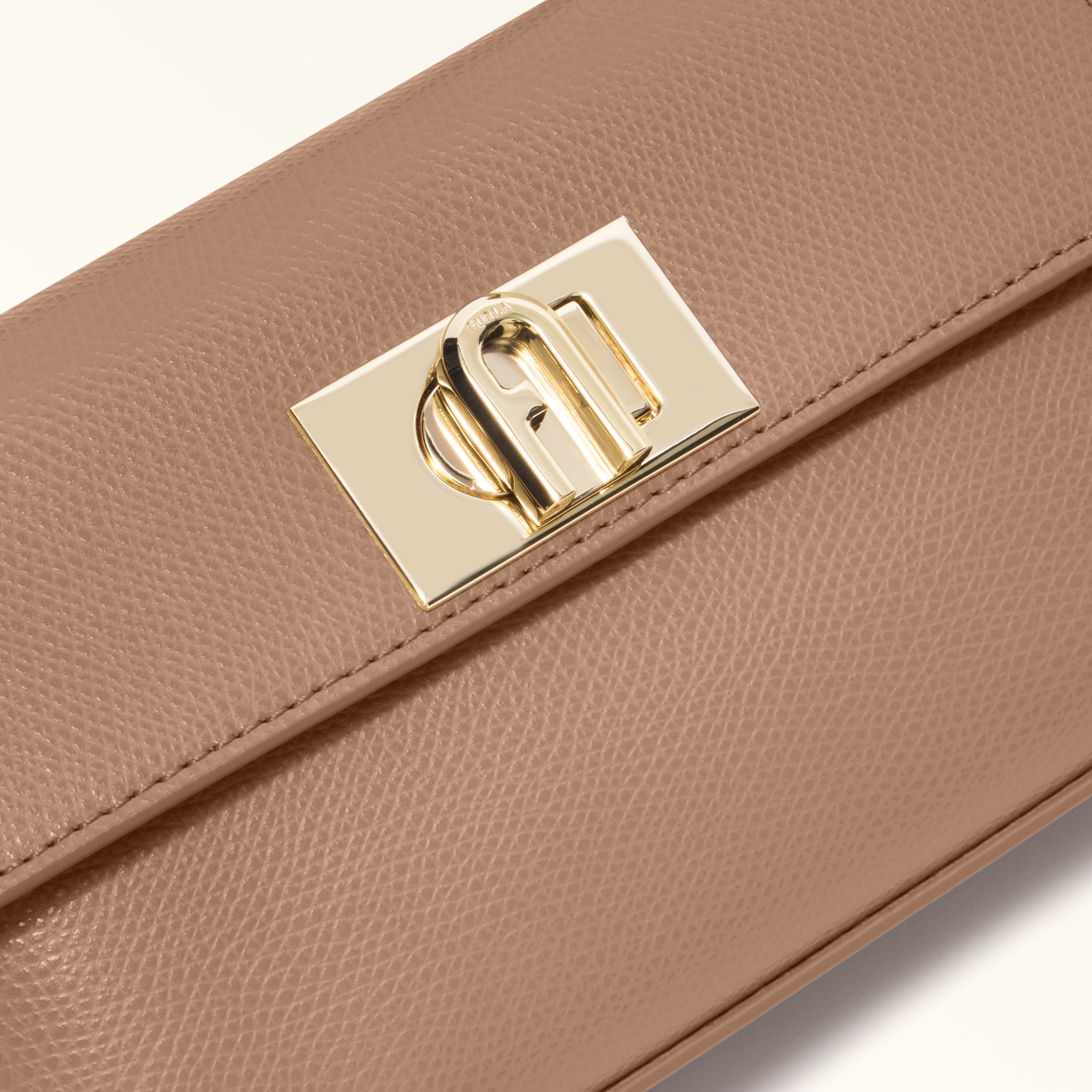 Sites-furla-us-Site
