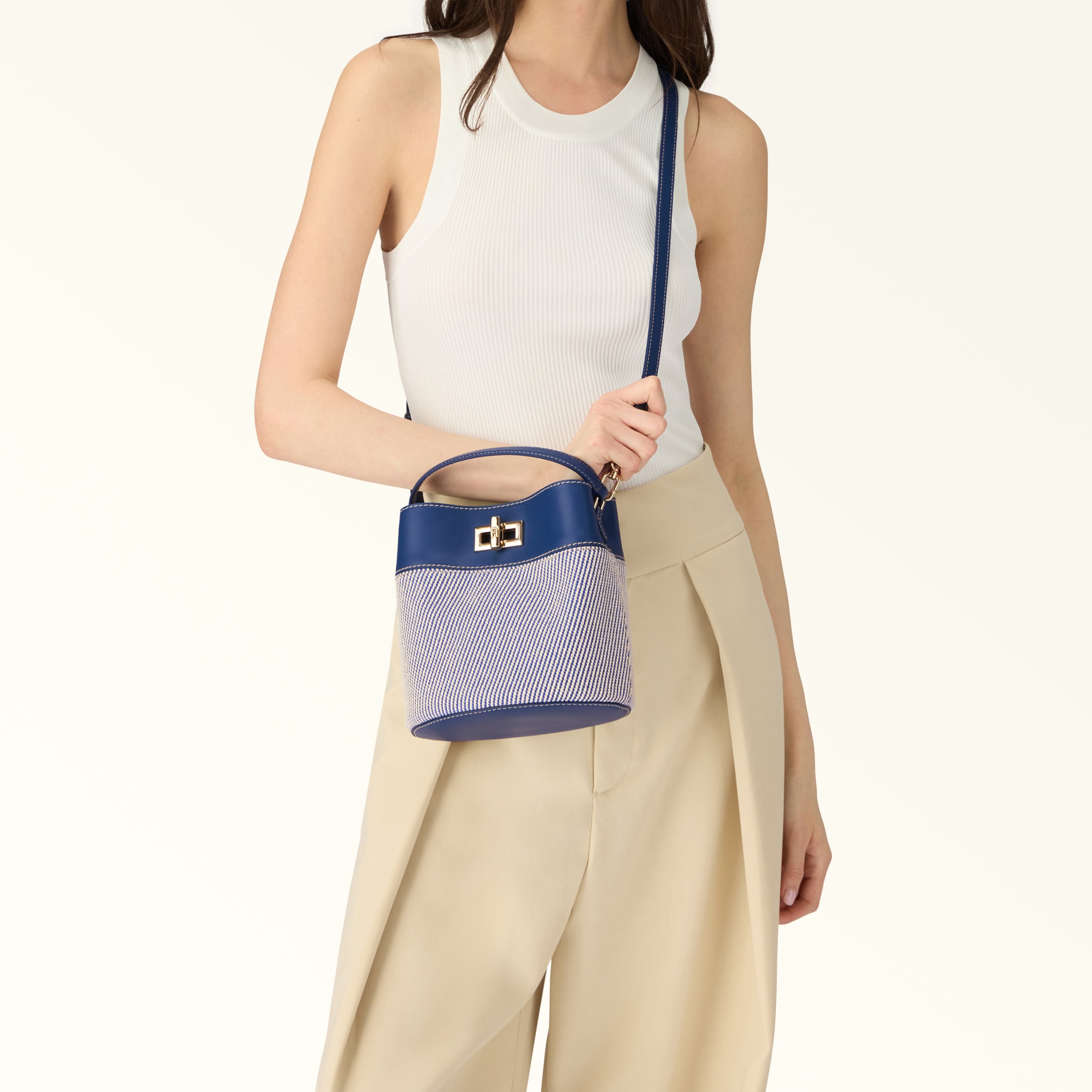 FURLA AMELIA BUCKET BAG L