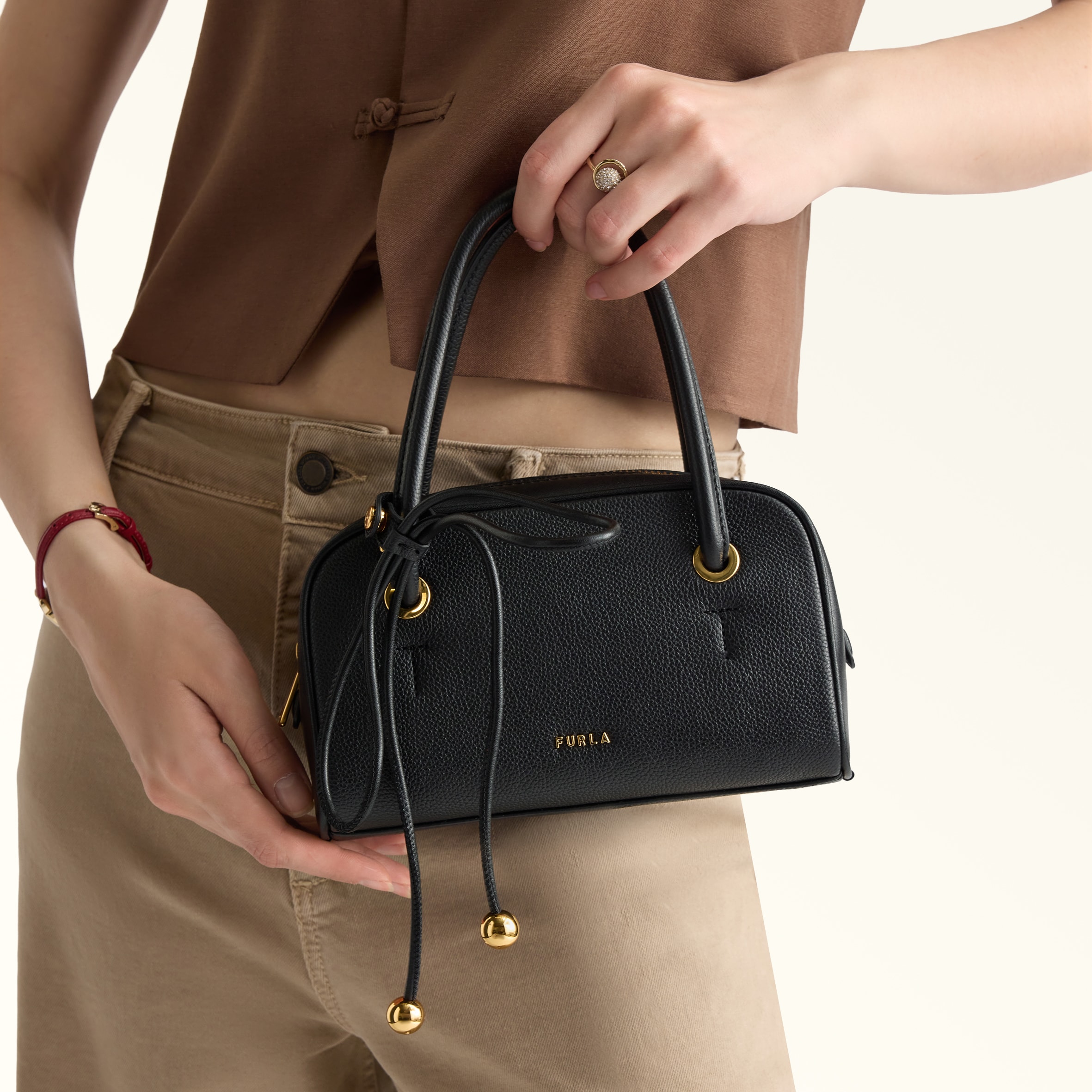 ハンドバッグ NERO Furla Poppy | Furla JP