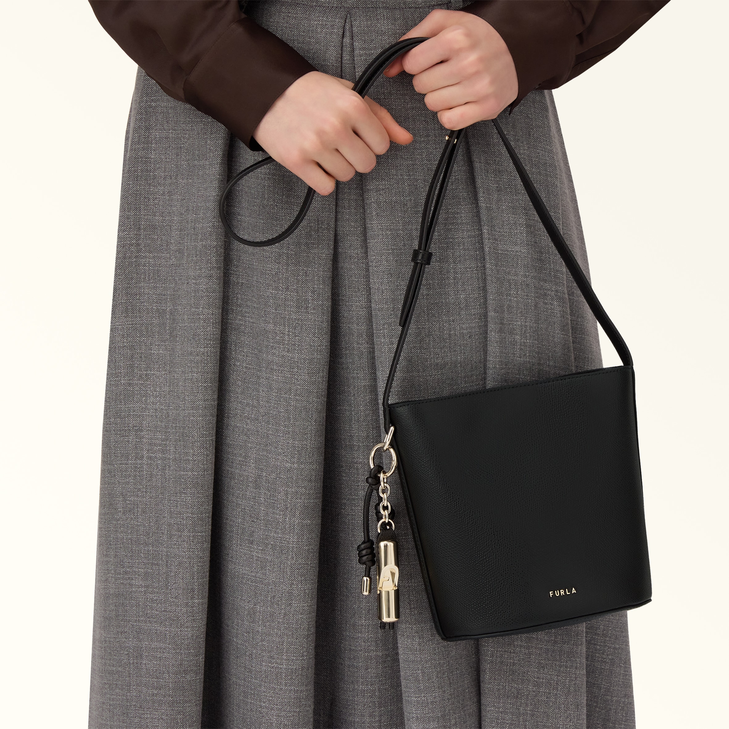 バケットバッグ NERO Furla Roxie | Furla JP
