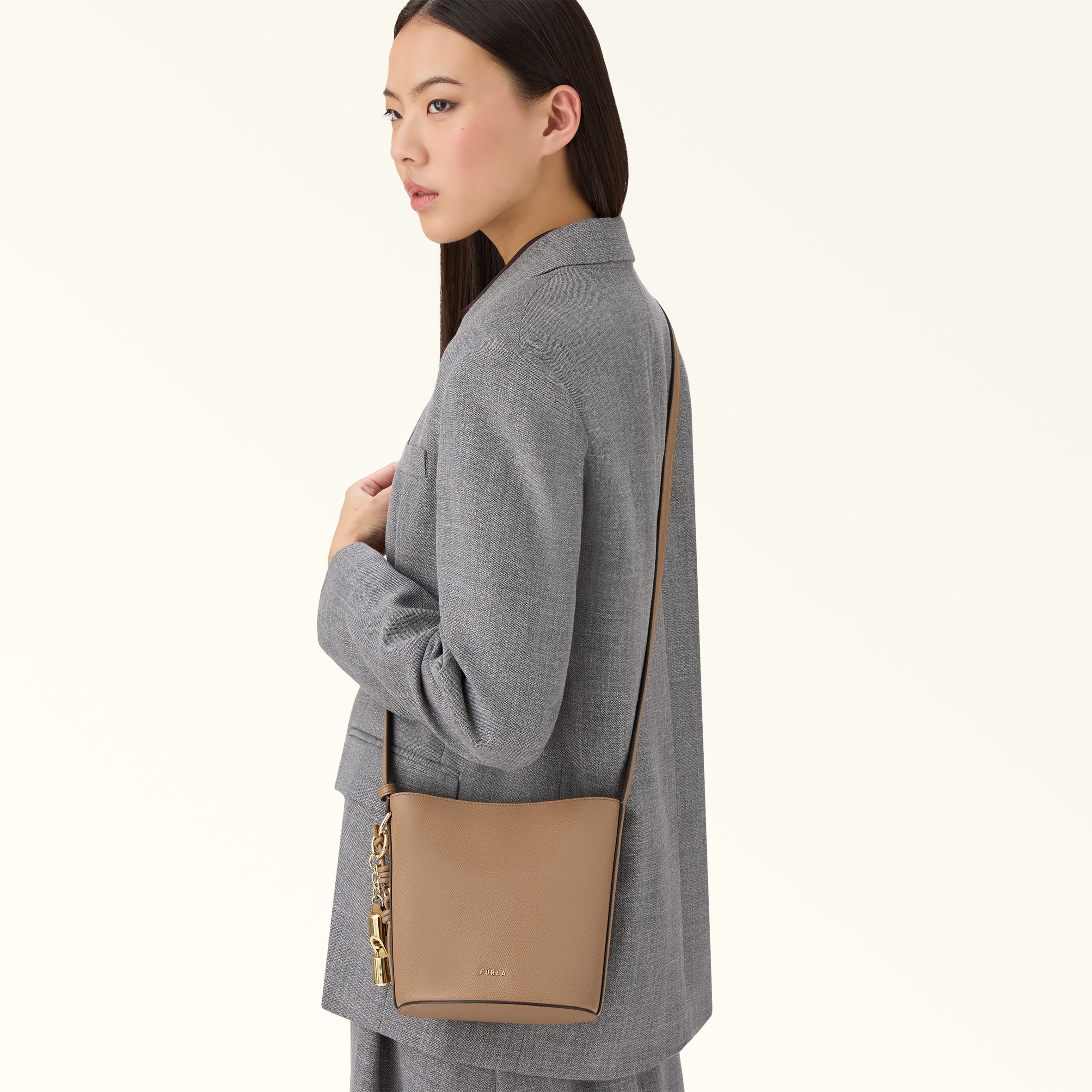 FURLA ROXIE BUCKET BAG M